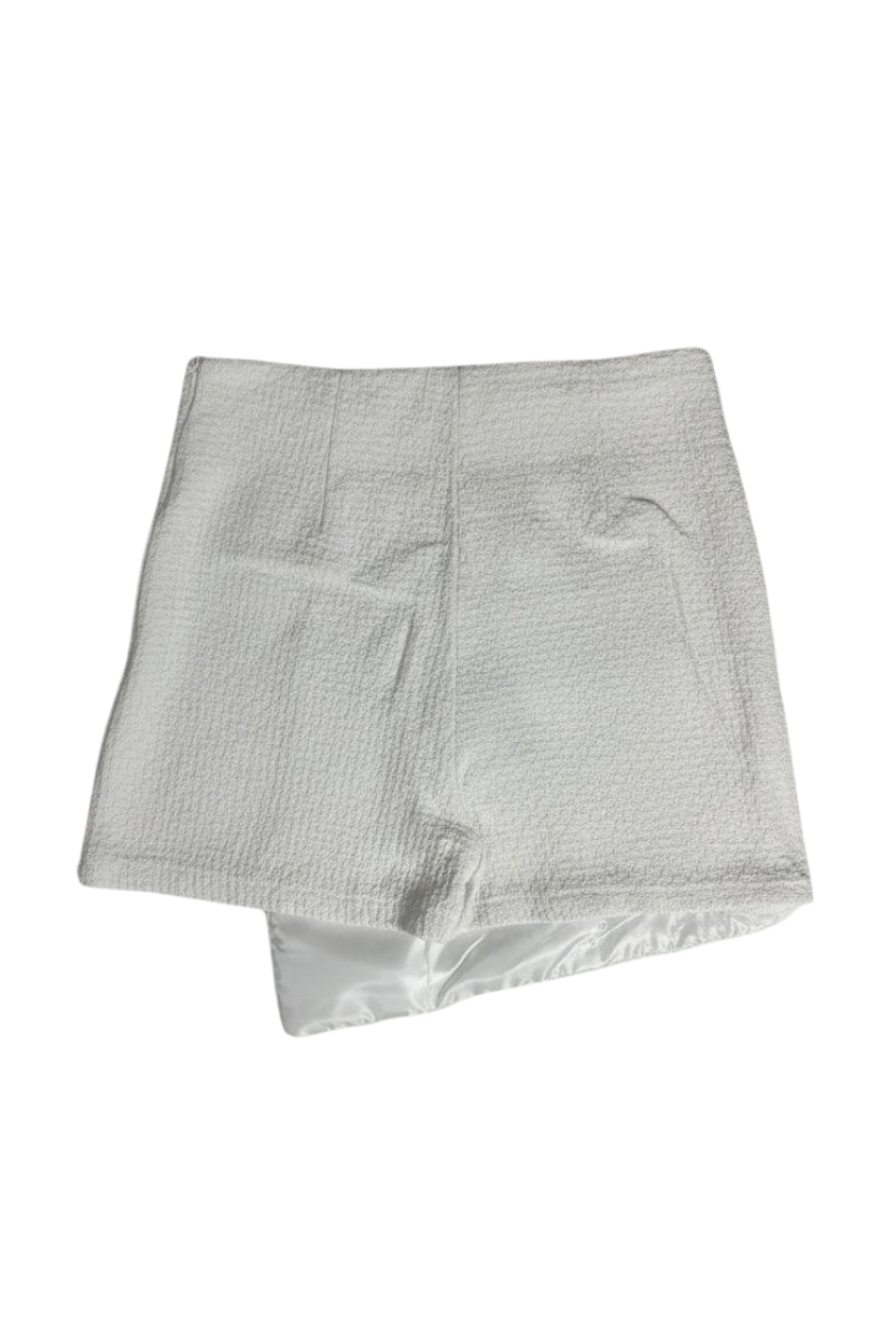 Beyaz Asimetrik Mini Etek Şort (Gold Düğmeli)