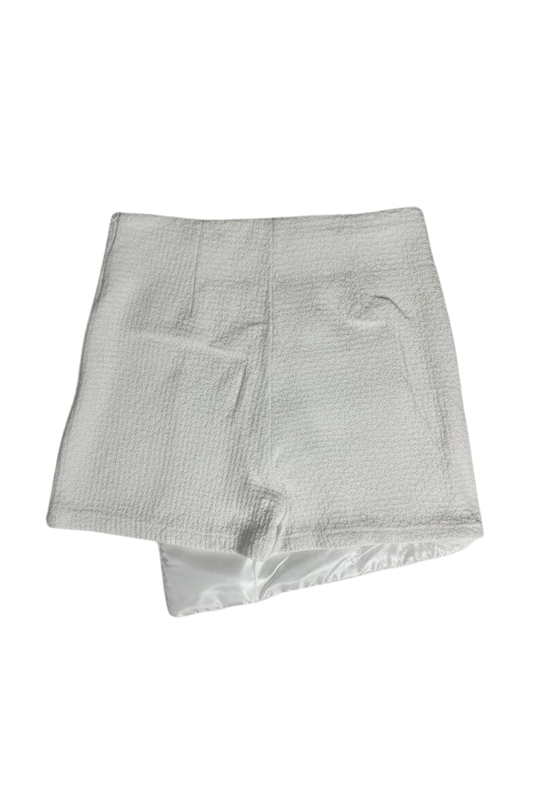 Beyaz Asimetrik Mini Etek Şort (Gold Düğmeli)